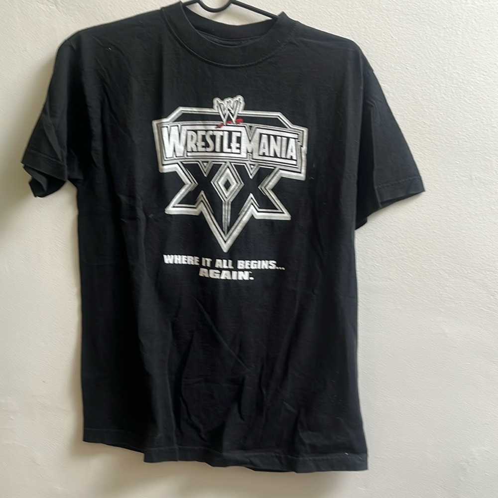 Authentic- official WrestleMania tee- unisex M